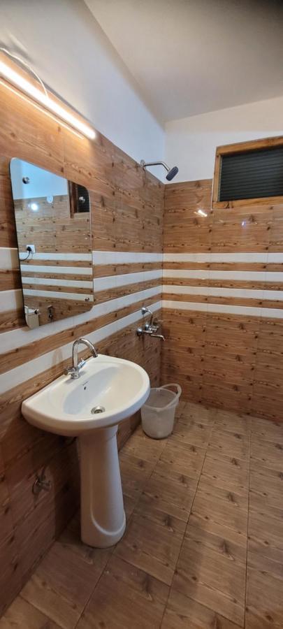 Hotel Snow Country Villa Manāli Kültér fotó