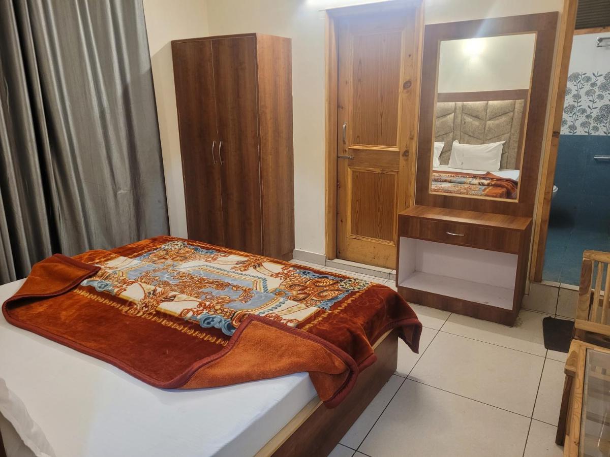 Hotel Snow Country Villa Manāli Kültér fotó