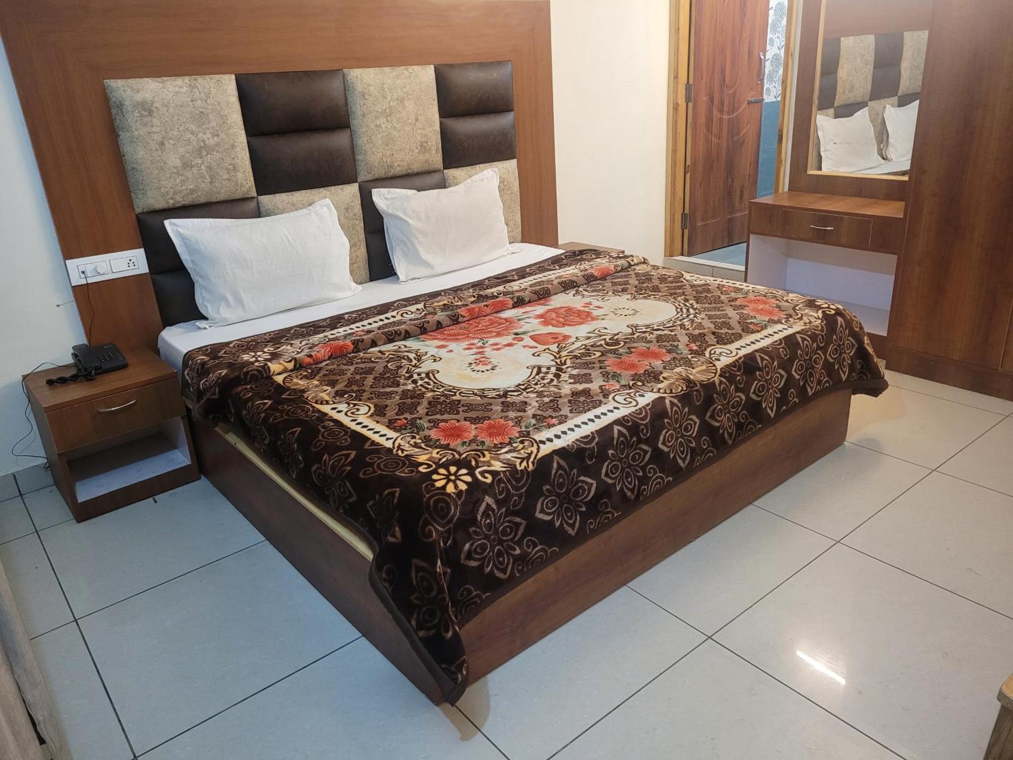 Hotel Snow Country Villa Manāli Kültér fotó